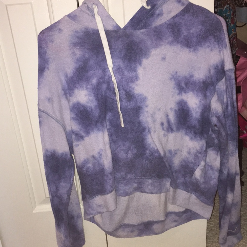 Blue and white tie dyed pullover